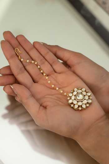Do Taara Floral Polki Embellished Maang Tikka