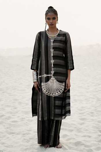 Buy_Eraaya by Ratika J_Black Silk, Organza V-neck Stripe Pattern Kurta Set 
