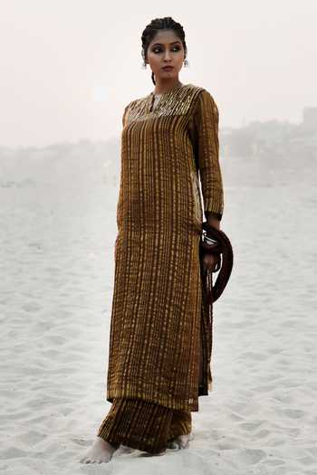 Buy Eraaya by Ratika J Brown Silk, Organza Round Neck Banarasi Embroidered Long Kurta Set Buy_Eraaya by Ratika J_Brown Silk, Organza Round Neck Banarasi Embroidered Long Kurta Set