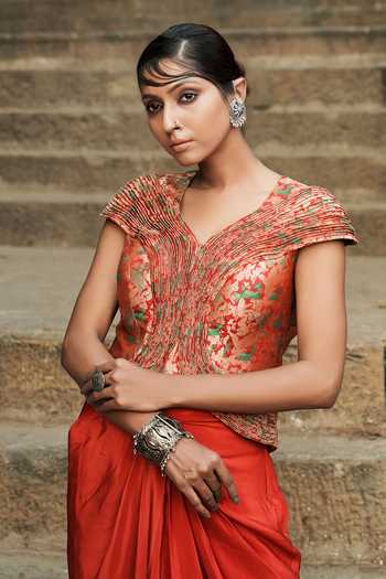 Buy Eraaya by Ratika J Red Silk, Satin V-neck Moulded Banarasi Kimkhab Top With Skirt Online at Aza Fashions Buy_Eraaya by Ratika J_Red Silk, Satin V-neck Moulded Banarasi Kimkhab Top With Skirt _Online_at_Aza_Fashions