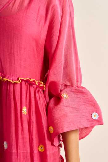 Buy Himani Punatar Pink Chanderi V-neck Daisy Embroidered Kaftan Online at Aza Fashions Buy_Himani Punatar_Pink Chanderi V-neck Daisy Embroidered Kaftan _Online_at_Aza_Fashions