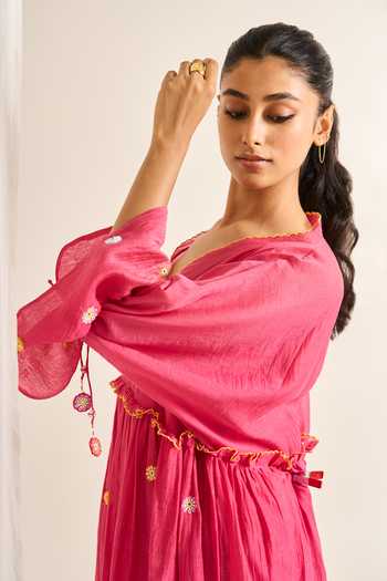 Shop Himani Punatar Pink Chanderi V-neck Daisy Embroidered Kaftan Online at Aza Fashions Shop_Himani Punatar_Pink Chanderi V-neck Daisy Embroidered Kaftan _Online_at_Aza_Fashions