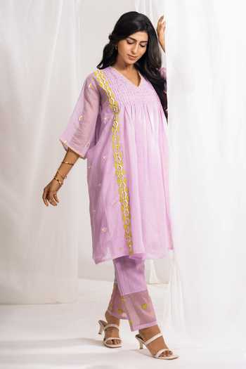 Himani Punatar Lavender Chanderi, Cotton V-neck Geometric Pintucked Kaftan Set Online at Aza Fashions Himani Punatar_Lavender Chanderi, Cotton V-neck Geometric Pintucked Kaftan Set _Online_at_Aza_Fashions