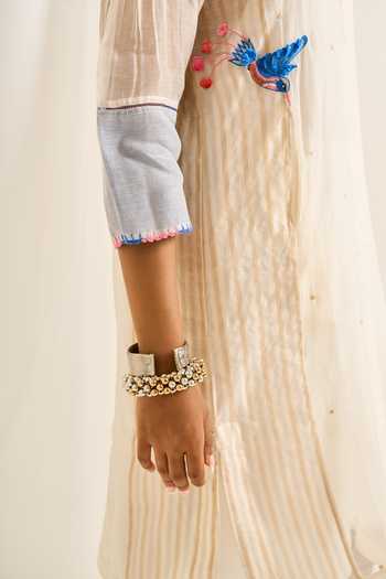 Himani Punatar Off White Chanderi, Cotton Round Neck, Yes Inverted Tulip Embroidered Kurta Set at Aza Fashions Himani Punatar_Off White Chanderi, Cotton Round Neck, Yes Inverted Tulip Embroidered Kurta Set _at_Aza_Fashions