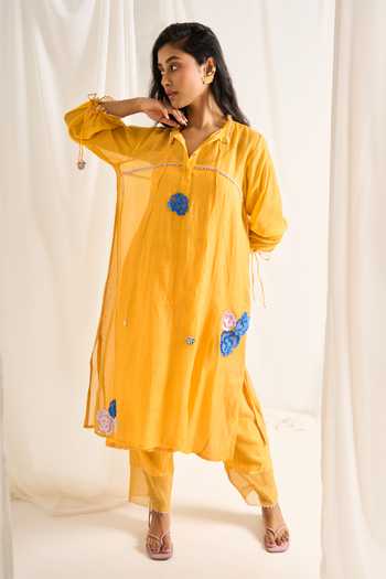 Himani Punatar Trifloral Tangle Embroidered Kurta Set 