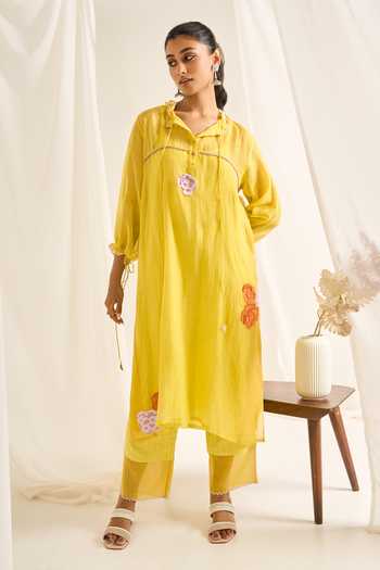 Himani Punatar Trifloral Tangle Chanderi Kurta & Pant Set 