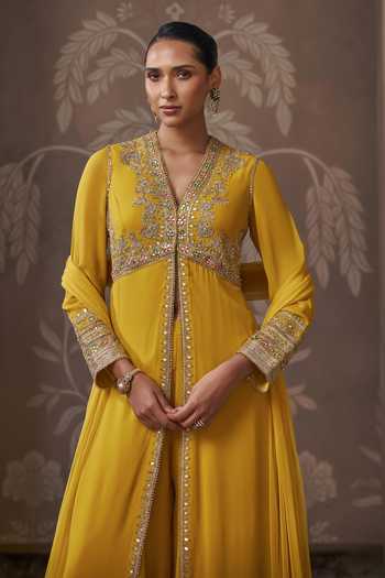 Ridhi Mehra_Yellow Georgette, Net V-neck The Descent Kurta Set _Online_at_Aza_Fashions