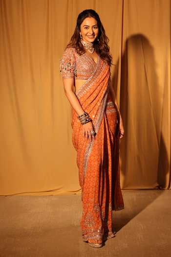 Ridhi Mehra_Orange Georgette V-neck Floral Print Saree With Blouse _Online_at_Aza_Fashions