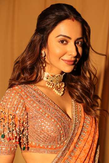 Ridhi Mehra_Orange Georgette V-neck Floral Print Saree With Blouse _at_Aza_Fashions