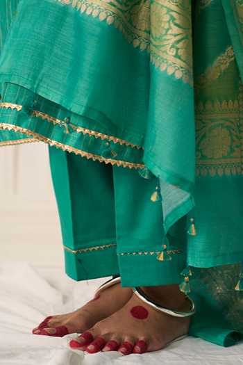 Five Point Five_Green Chanderi V-neck, Yes Radha Woven Kurta Set _Online_at_Aza_Fashions