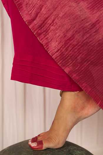 Buy_Five Point Five_Magenta Silk V-neck Farah Woven Kurta Set _Online_at_Aza_Fashions