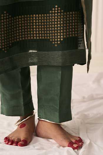 Buy_Five Point Five_Green Silk, Linen Round Neck, Yes Bindu Woven Kurta Set _Online_at_Aza_Fashions