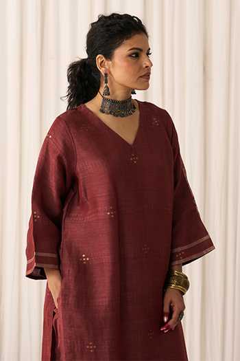 Buy Five Point Five Maroon Silk, Linen V-neck Bindu Woven Kurta Set Online at Aza Fashions Buy_Five Point Five_Maroon Silk, Linen V-neck Bindu Woven Kurta Set _Online_at_Aza_Fashions