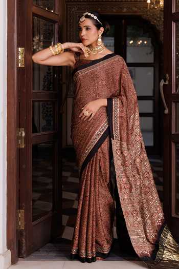 Buy_Geroo Jaipur_Maroon Silk, Modal Square Neck Hand Block Print Saree Set _Online_at_Aza_Fashions