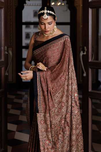 Geroo Jaipur_Maroon Silk, Modal Square Neck Hand Block Print Saree Set _at_Aza_Fashions