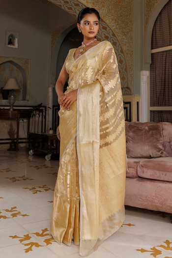 Shop Geroo Jaipur Gold Tissue V-neck Banarasi Saree Set Online at Aza Fashions Shop_Geroo Jaipur_Gold Tissue V-neck Banarasi Saree Set _Online_at_Aza_Fashions