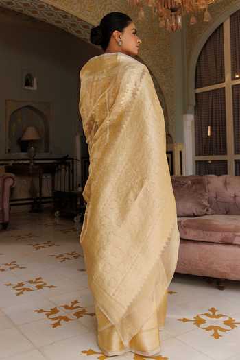 Shop Geroo Jaipur Gold Tissue V-neck Banarasi Saree Set at Aza Fashions Shop_Geroo Jaipur_Gold Tissue V-neck Banarasi Saree Set _at_Aza_Fashions