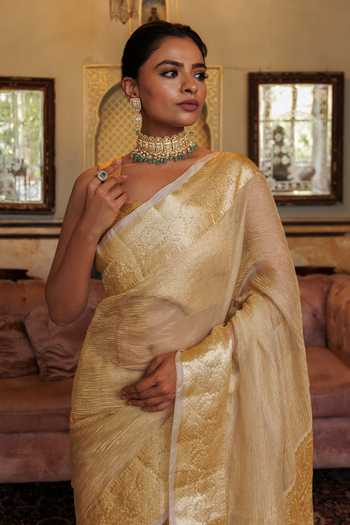 Shop Geroo Jaipur Gold Tissue Square Neck Banarasi Saree Set Online at Aza Fashions Shop_Geroo Jaipur_Gold Tissue Square Neck Banarasi Saree Set _Online_at_Aza_Fashions