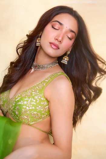 Shop Gopi Vaid Green Tussar, Georgette, Organza Sweetheart Neck Senedra Embroidered Lehenga Set Online at Aza Fashions Shop_Gopi Vaid_Green Tussar, Georgette, Organza Sweetheart Neck Senedra Embroidered Lehenga Set _Online_at_Aza_Fashions