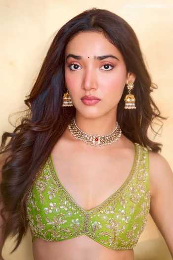 Gopi Vaid Green Tussar, Georgette, Organza Sweetheart Neck Senedra Embroidered Lehenga Set at Aza Fashions Gopi Vaid_Green Tussar, Georgette, Organza Sweetheart Neck Senedra Embroidered Lehenga Set _at_Aza_Fashions