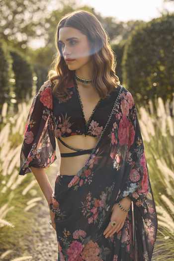 Ridhi Mehra_Black Georgette V-neck Arabella Print Saree With Blouse _Online_at_Aza_Fashions