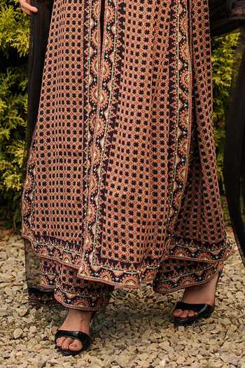 Ridhi Mehra Black Georgette, Net V-neck, Yes Celine Print Kurta Set Online at Aza Fashions Ridhi Mehra_Black Georgette, Net V-neck, Yes Celine Print Kurta Set _Online_at_Aza_Fashions