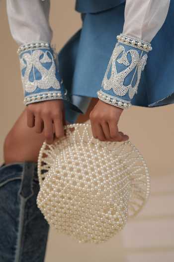 ASHNA VASWANI White Pearl Work Hat Online at Aza Fashions ASHNA VASWANI_White Pearl Work Hat _Online_at_Aza_Fashions