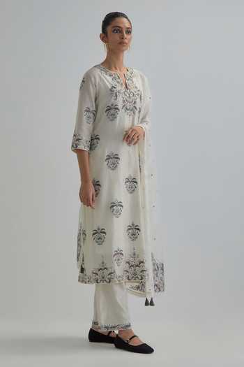 Shop Kora Off White , Chanderi, Cotton, Organza Floral Butti Pattern Kurta Set Online at Aza Fashions Shop_Kora_Off White , Chanderi, Cotton, Organza Floral Butti Pattern Kurta Set _Online_at_Aza_Fashions