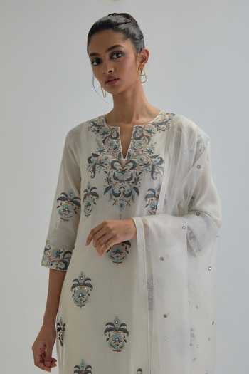 Buy Kora Off White , Chanderi, Cotton, Organza Floral Butti Pattern Kurta Set Buy_Kora_Off White , Chanderi, Cotton, Organza Floral Butti Pattern Kurta Set