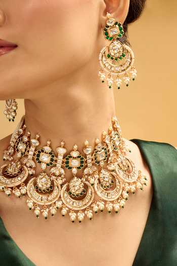 Shop Nazaakat By Samara Singh Green Stones, Pearls Brass And White Jewellery Set Shop_Nazaakat By Samara Singh_Green Stones, Pearls Brass And White Jewellery Set