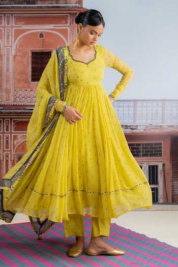 Buy BAISE GABA Yellow Chiffon, Muslin Leaf Neck Kairi Noor Embroidered Anarkali Set Buy_BAISE GABA_Yellow Chiffon, Muslin Leaf Neck Kairi Noor Embroidered Anarkali Set