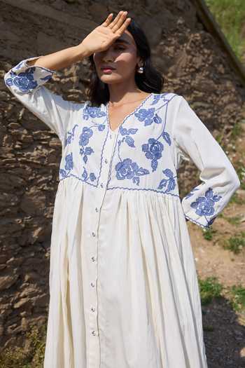 Buy_Ayaka_Off White Cotton V-neck Hand Embroidered Organic Kurta And Trouser Set 