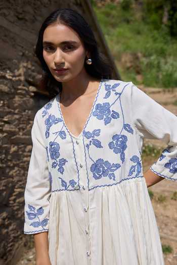 Shop_Ayaka_Off White Cotton V-neck Hand Embroidered Organic Kurta And Trouser Set 