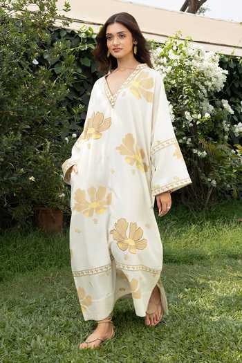 Shop Akashi Clothing Yellow Cotton V-neck Border Embroidered Kaftan Shop_Akashi Clothing_Yellow Cotton V-neck Border Embroidered Kaftan