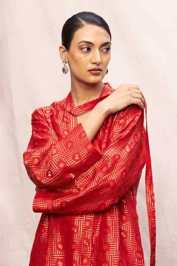 Buy Ekaya Banaras Red Silk V-neck Handwoven Embossed Kaftan Online at Aza Fashions Buy_Ekaya Banaras_Red Silk V-neck Handwoven Embossed Kaftan _Online_at_Aza_Fashions