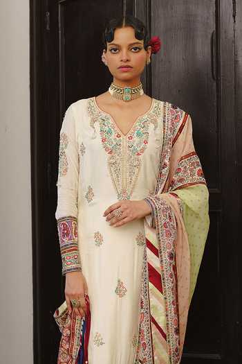 Aditi Gupta Ivory Dupion, Silk, Organza V-neck, Yes Embroidered Kurta Set Online at Aza Fashions Aditi Gupta_Ivory Dupion, Silk, Organza V-neck, Yes Embroidered Kurta Set _Online_at_Aza_Fashions