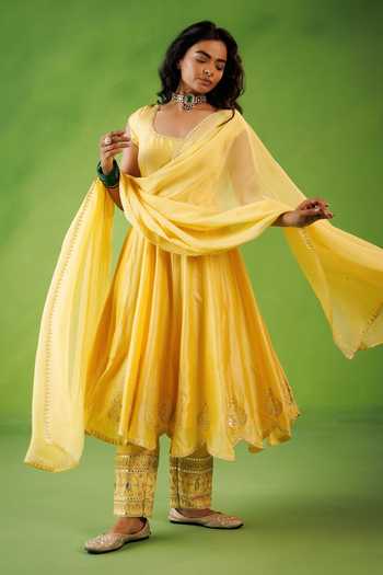 Kisakshi Jaipur Yellow Chanderi, Organza Square Neck Embroidered Pleated Kurta Set at Aza Fashions Kisakshi Jaipur_Yellow Chanderi, Organza Square Neck Embroidered Pleated Kurta Set _at_Aza_Fashions