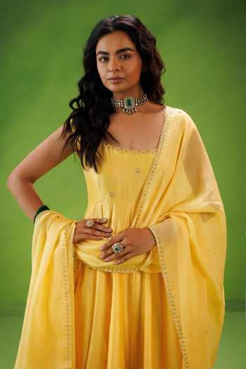 Buy Kisakshi Jaipur Yellow Chanderi, Organza Square Neck Embroidered Pleated Kurta Set Buy_Kisakshi Jaipur_Yellow Chanderi, Organza Square Neck Embroidered Pleated Kurta Set