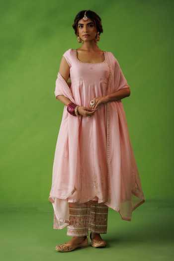 Buy Kisakshi Jaipur Pink Organza, Chanderi Square Neck, Yes And Anarkali Kurta Set Online at Aza Fashions Buy_Kisakshi Jaipur_Pink Organza, Chanderi Square Neck, Yes And Anarkali Kurta Set _Online_at_Aza_Fashions