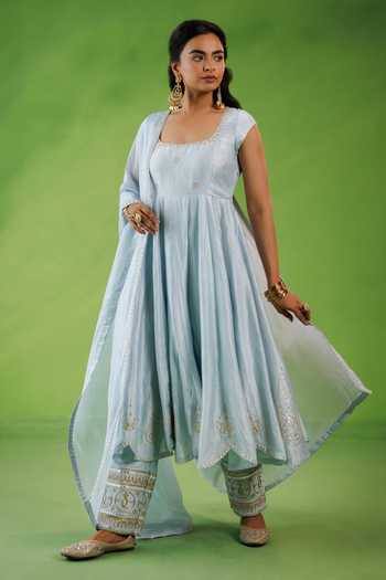 Kisakshi Jaipur Blue Organza, Chanderi Square Neck, Yes Emnroidered Pleated Kurta Set Online at Aza Fashions Kisakshi Jaipur_Blue Organza, Chanderi Square Neck, Yes Emnroidered Pleated Kurta Set _Online_at_Aza_Fashions