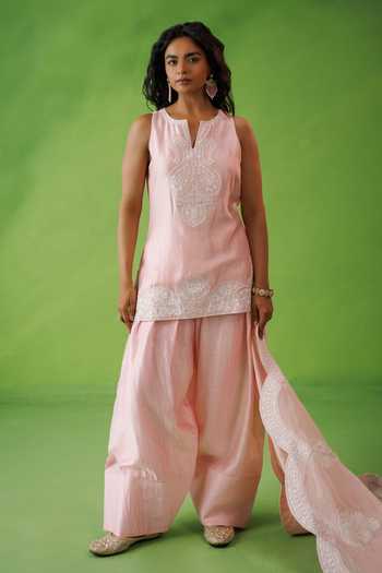 Buy Kisakshi Jaipur Pink Organza, Chanderi Split V-neck, Yes Embroidered Kurta Set Online at Aza Fashions Buy_Kisakshi Jaipur_Pink Organza, Chanderi Split V-neck, Yes Embroidered Kurta Set _Online_at_Aza_Fashions
