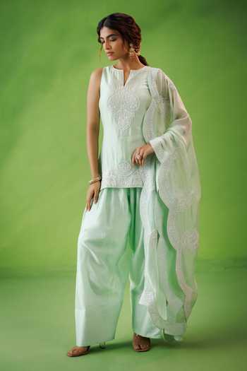 Kisakshi Jaipur Green Organza, Chanderi Split V-neck, Yes Embroidered Kurta Set Online at Aza Fashions Kisakshi Jaipur_Green Organza, Chanderi Split V-neck, Yes Embroidered Kurta Set _Online_at_Aza_Fashions