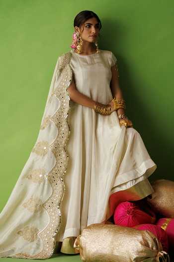 Kisakshi Jaipur Beige Silk, Tissue Round Neck, Yes Contrast Dupatta And Kurta Set Online at Aza Fashions Kisakshi Jaipur_Beige Silk, Tissue Round Neck, Yes Contrast Dupatta And Kurta Set _Online_at_Aza_Fashions