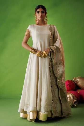 Buy Kisakshi Jaipur Beige Silk, Tissue Round Neck, Yes Contrast Dupatta And Kurta Set Online at Aza Fashions Buy_Kisakshi Jaipur_Beige Silk, Tissue Round Neck, Yes Contrast Dupatta And Kurta Set _Online_at_Aza_Fashions