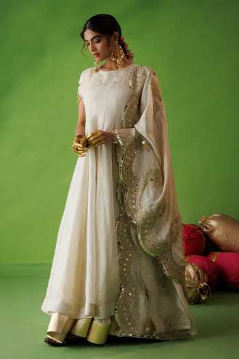 Shop Kisakshi Jaipur Beige Silk, Tissue Round Neck, Yes Contrast Dupatta And Kurta Set Online at Aza Fashions Shop_Kisakshi Jaipur_Beige Silk, Tissue Round Neck, Yes Contrast Dupatta And Kurta Set _Online_at_Aza_Fashions