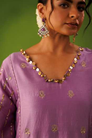 Buy_Kisakshi Jaipur_Purple Organza, Chanderi V-neck, Yes Mirror Embroidered Kurta Set _Online_at_Aza_Fashions