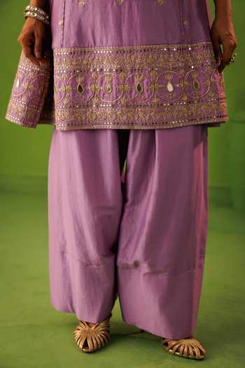 Buy_Kisakshi Jaipur_Purple Organza, Chanderi V-neck, Yes Mirror Embroidered Kurta Set 