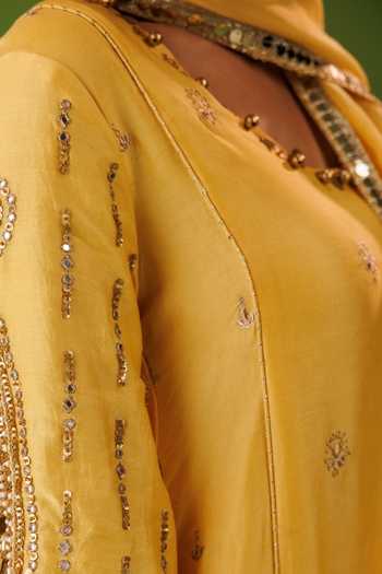 Kisakshi Jaipur_Yellow Organza, Chanderi Scoop Neck Hand Embroidered Kurta Set _Online_at_Aza_Fashions