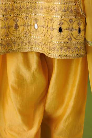 Shop_Kisakshi Jaipur_Yellow Organza, Chanderi Scoop Neck Hand Embroidered Kurta Set _Online_at_Aza_Fashions