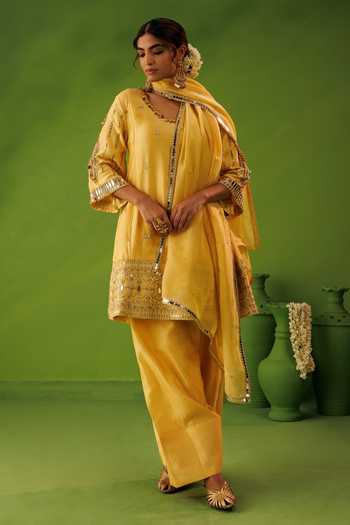 Kisakshi Jaipur_Yellow Organza, Chanderi Scoop Neck Hand Embroidered Kurta Set _at_Aza_Fashions